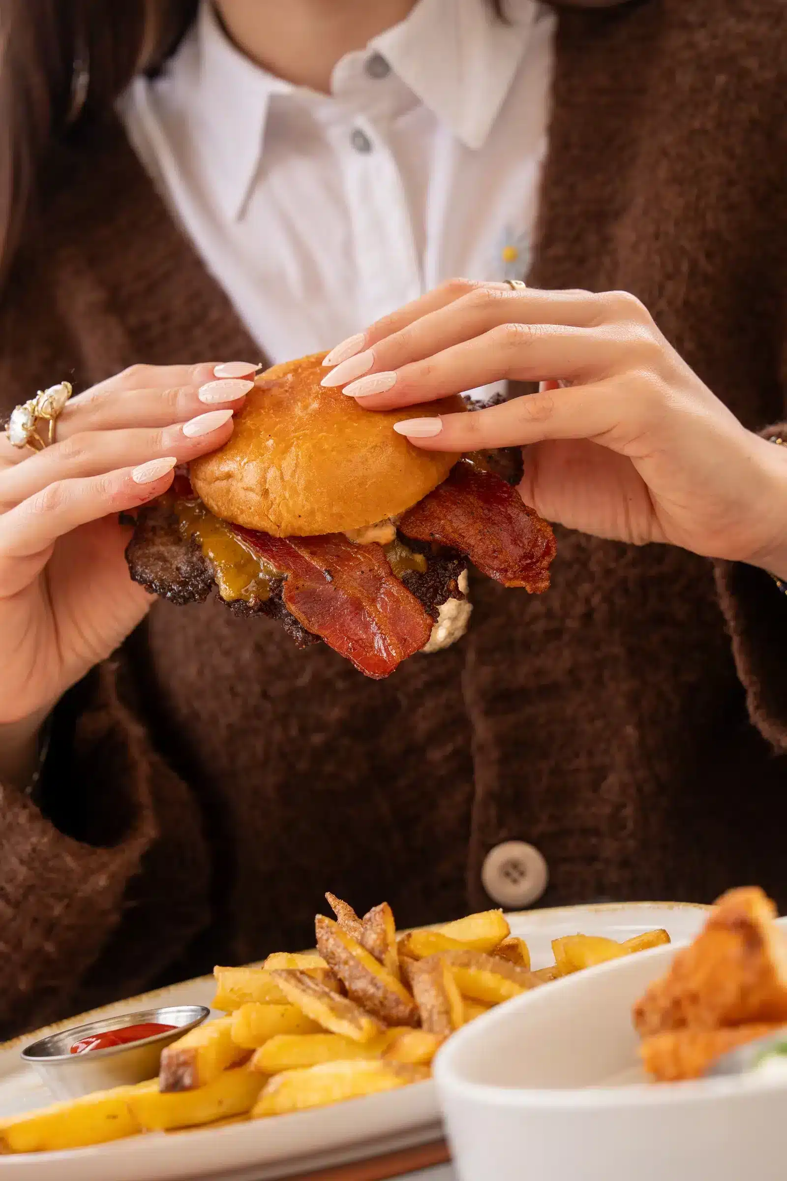 Burger con patatine da Sfoglia Re a Firenze